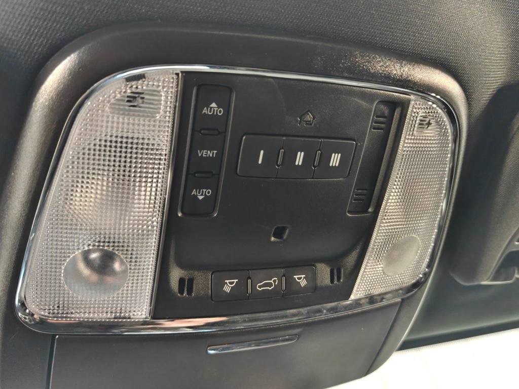 Used 2021 Jeep Grand Cherokee Limited AWD/4WD image 9
