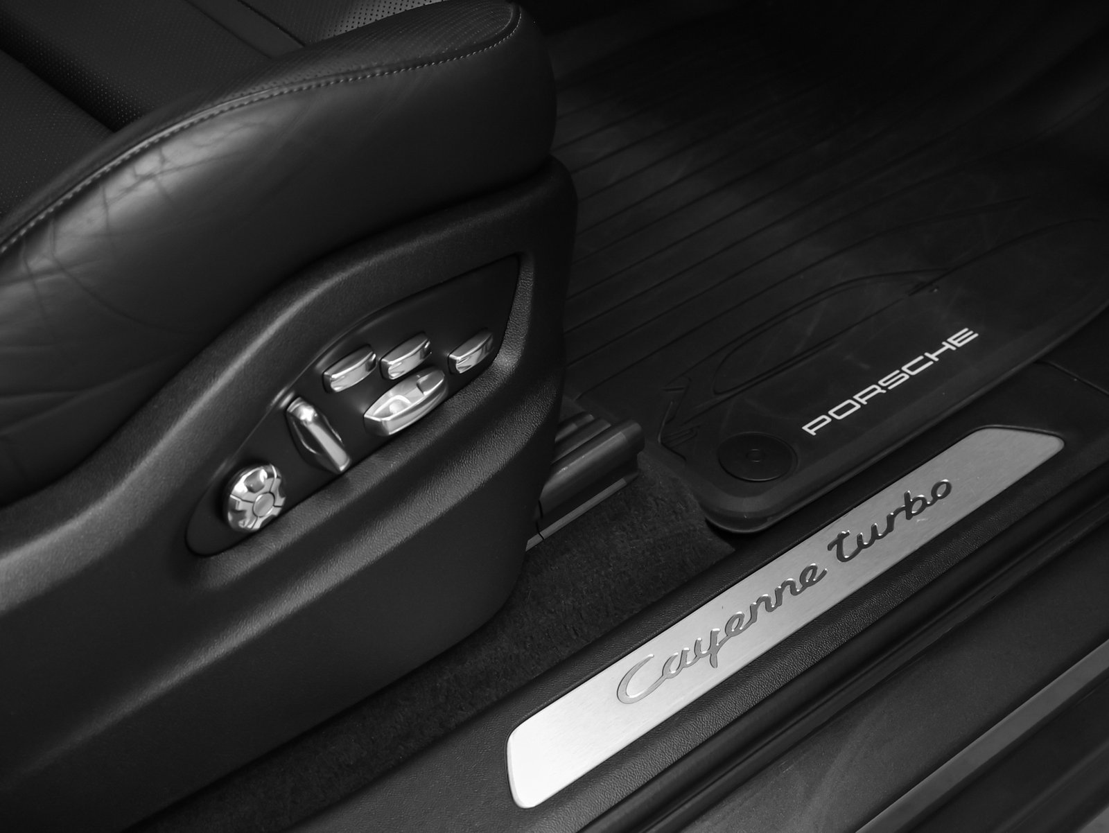 Used 2021 Porsche Cayenne Turbo image 24