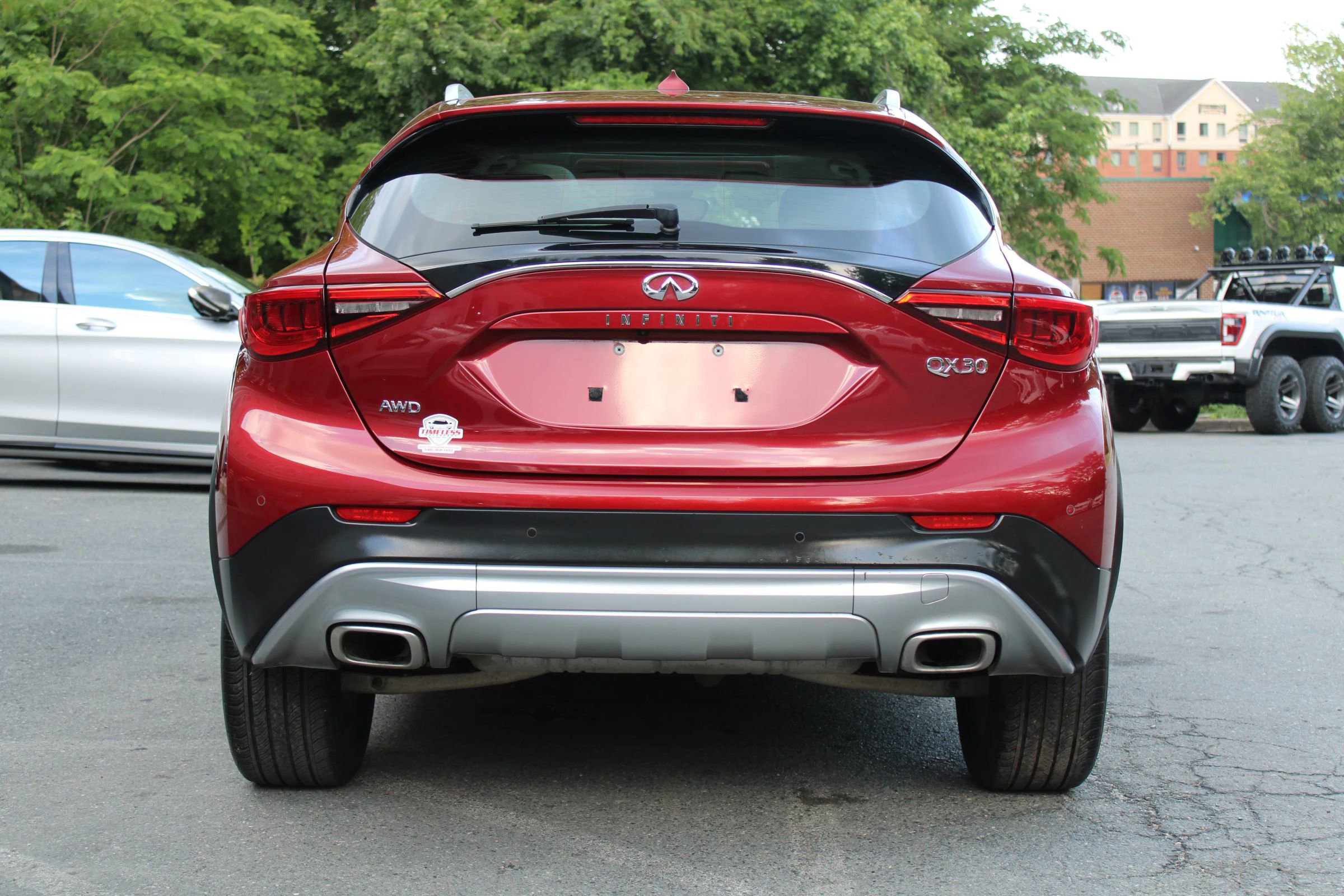 Used 2017 INFINITI QX30 Premium w/ Navigation Package AWD/4WD image 5