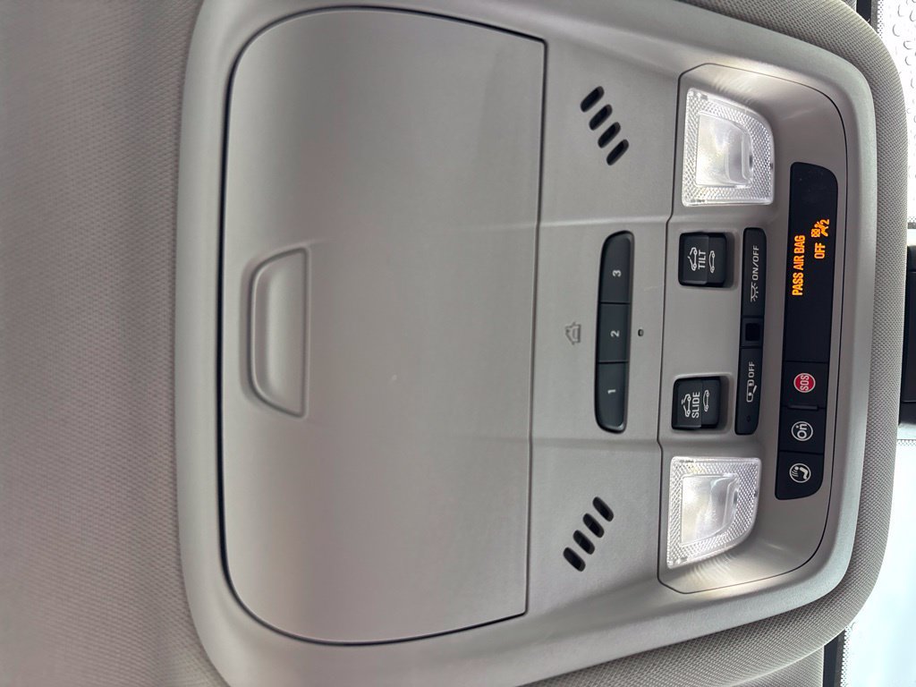 Used 2022 GMC Acadia AT4 w/ Technology Package AWD/4WD image 22