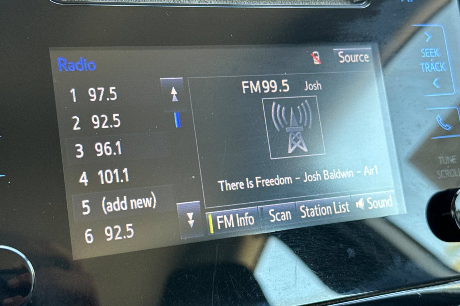 Used 2019 Toyota Prius LE w/ Preferred Accessory Package AWD/4WD image 19