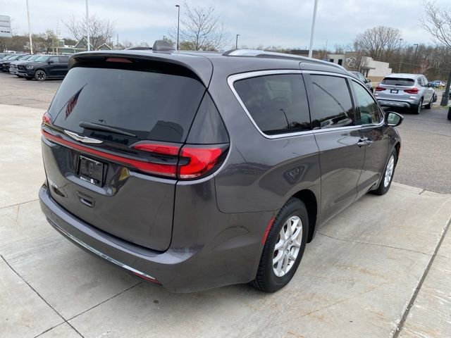 Used 2021 Chrysler Pacifica Touring-L FWD image 3