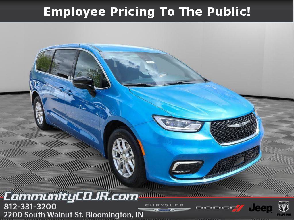 New 2026 Chrysler Pacifica Select FWD image 1