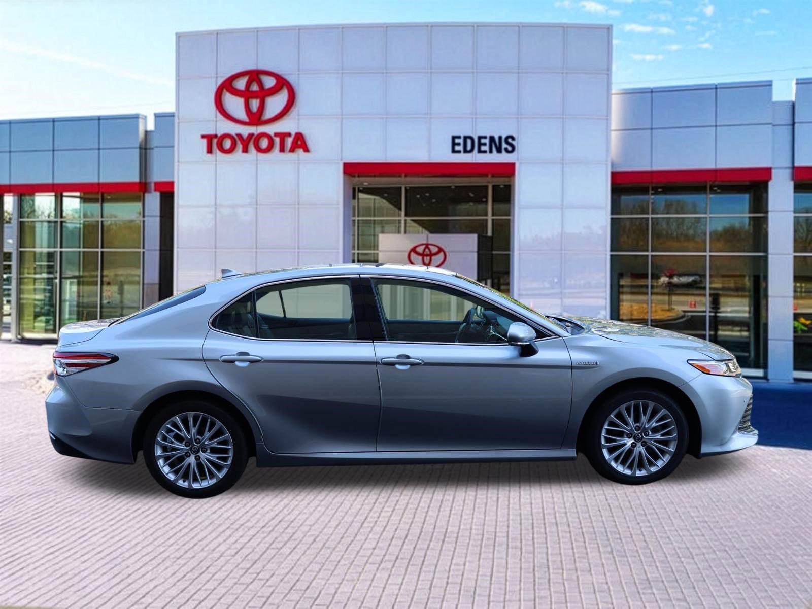 Used 2018 Toyota Camry XLE w/ Audio Package FWD image 2