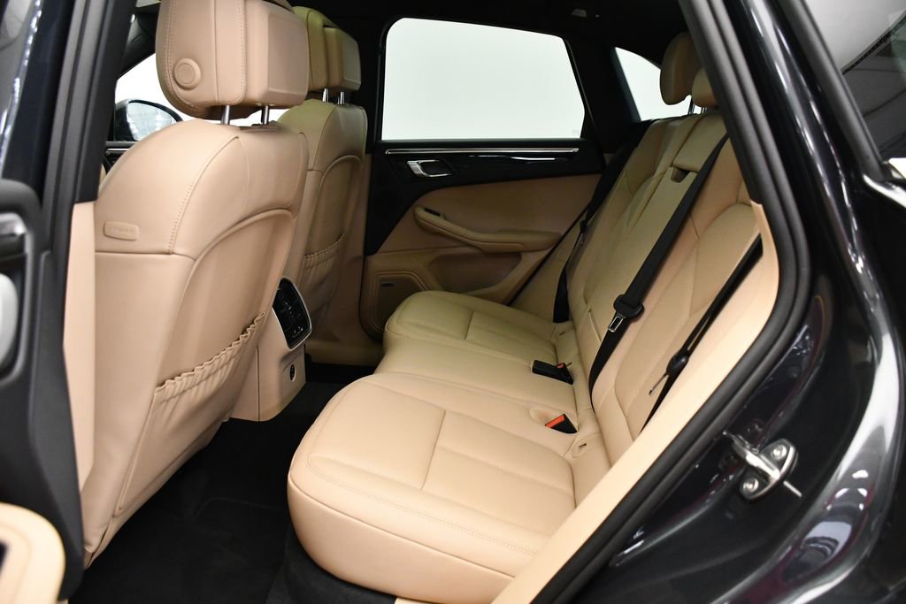 Certified 2025 Porsche Macan image 43