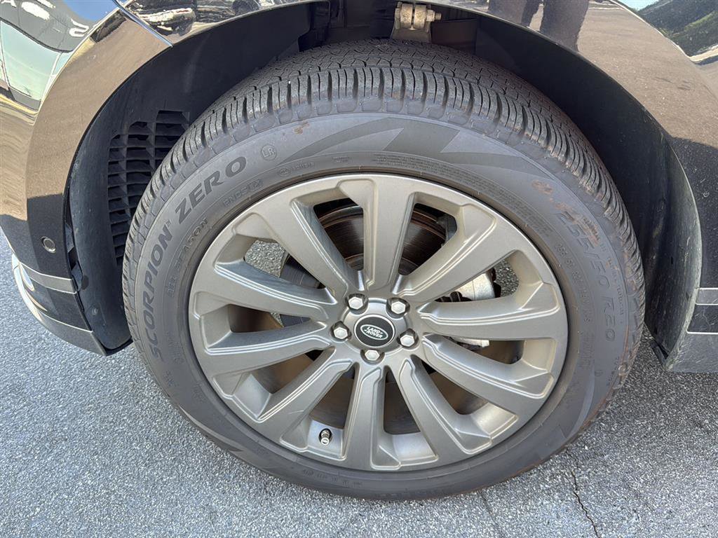 Used 2018 Land Rover Range Rover Velar R-Dynamic SE AWD/4WD image 14