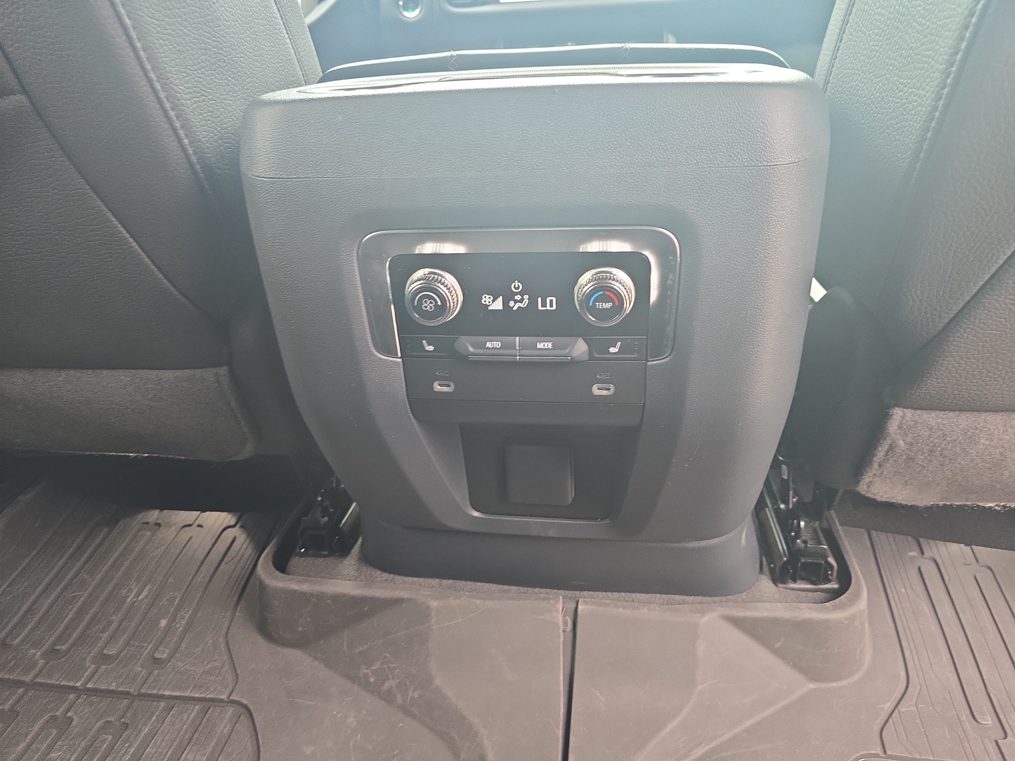Used 2023 GMC Yukon Denali AWD/4WD image 12
