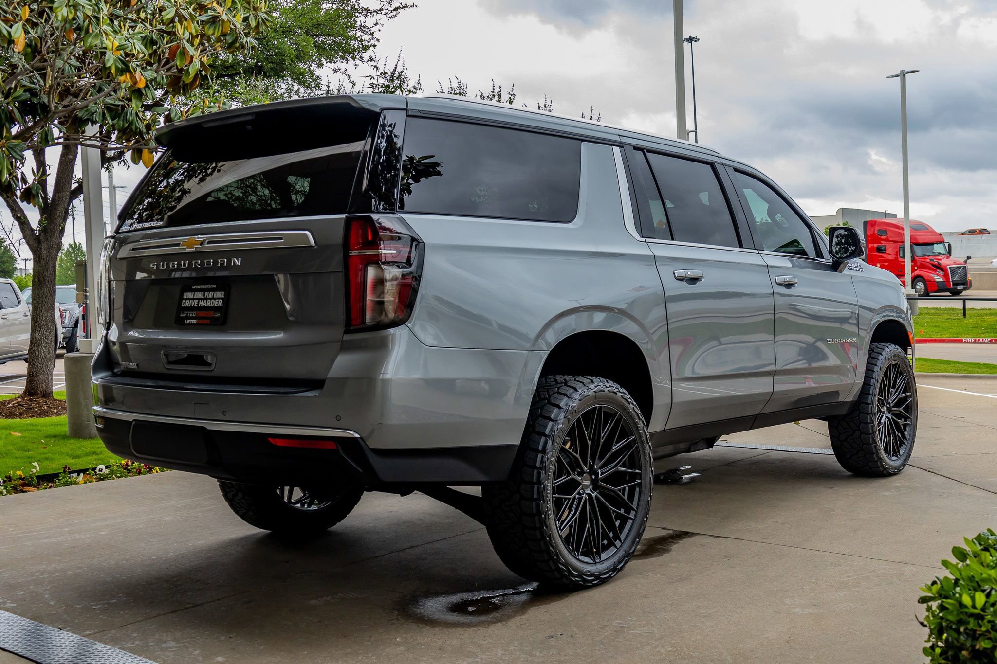 Used 2024 Chevrolet Suburban High Country image 10