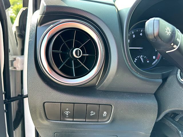 Used 2023 Hyundai Kona SEL AWD/4WD image 14