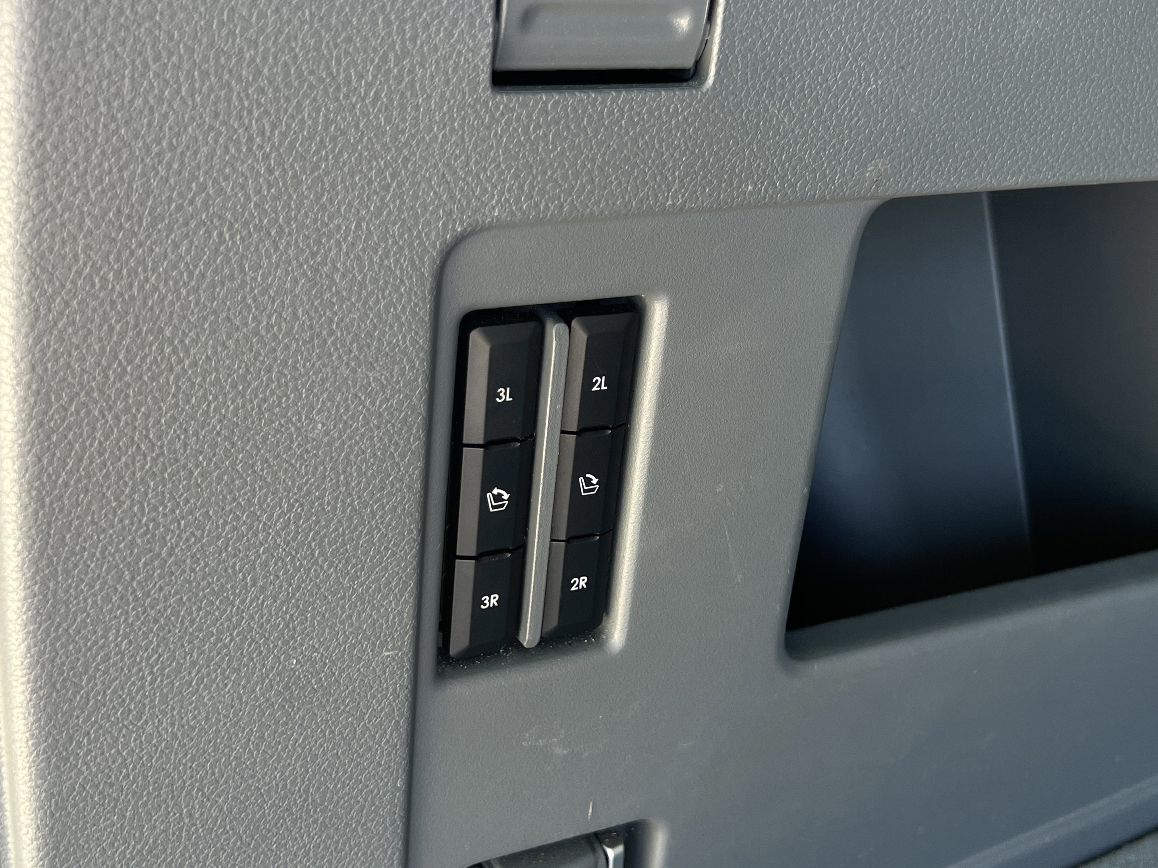 Used 2019 Lincoln Navigator Reserve AWD/4WD image 30