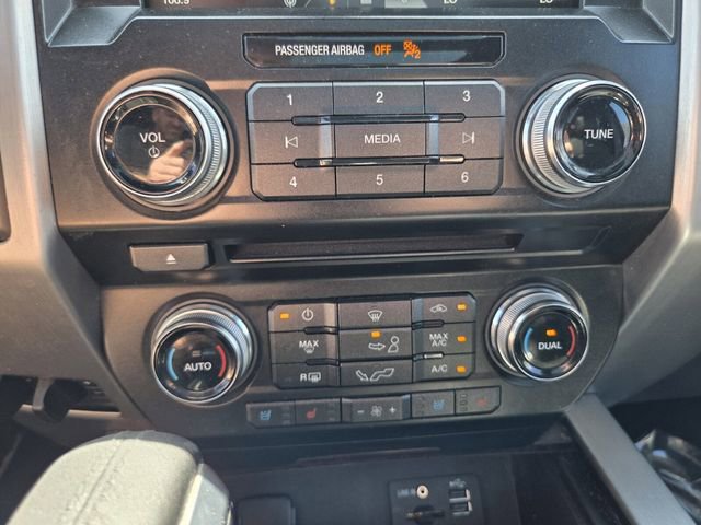 Used 2015 Ford F150 Platinum w/ Equipment Group 701A Luxury image 27