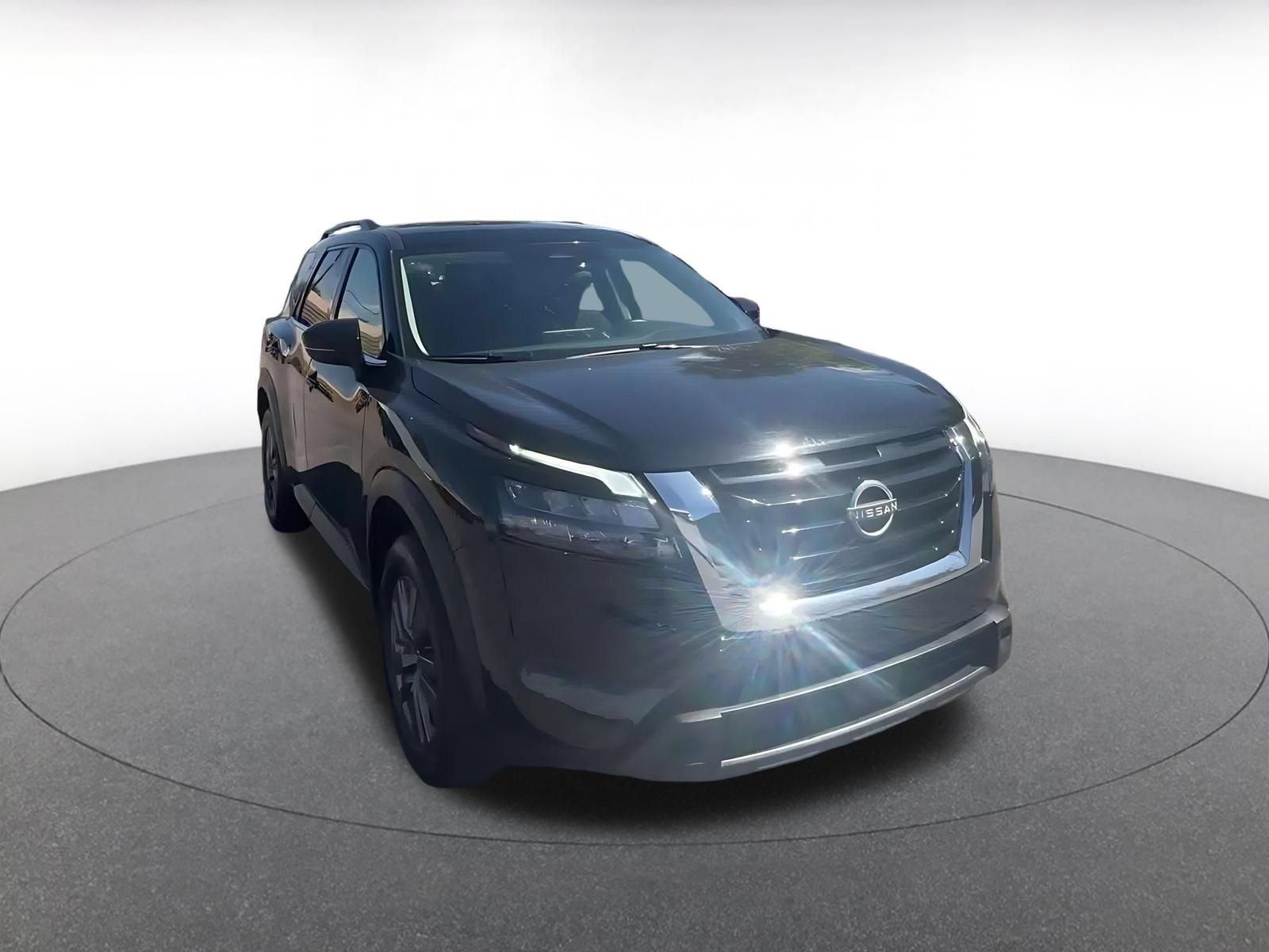 Used 2025 Nissan Pathfinder SV AWD/4WD image 3