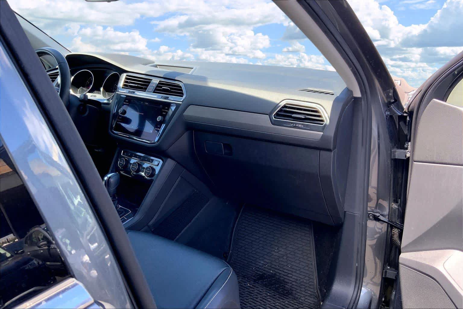 Used 2021 Volkswagen Tiguan SE FWD image 23