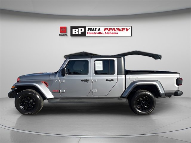 Used 2020 Jeep Gladiator Overland image 2