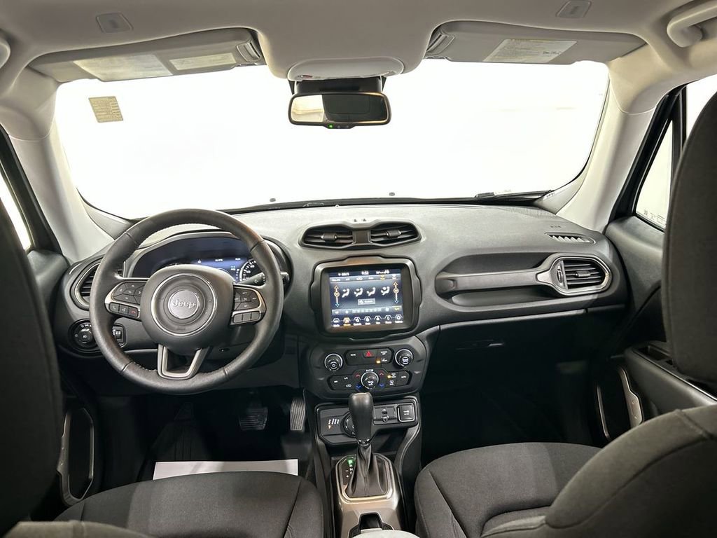 Certified 2022 Jeep Renegade Latitude w/ Convenience Group image 19