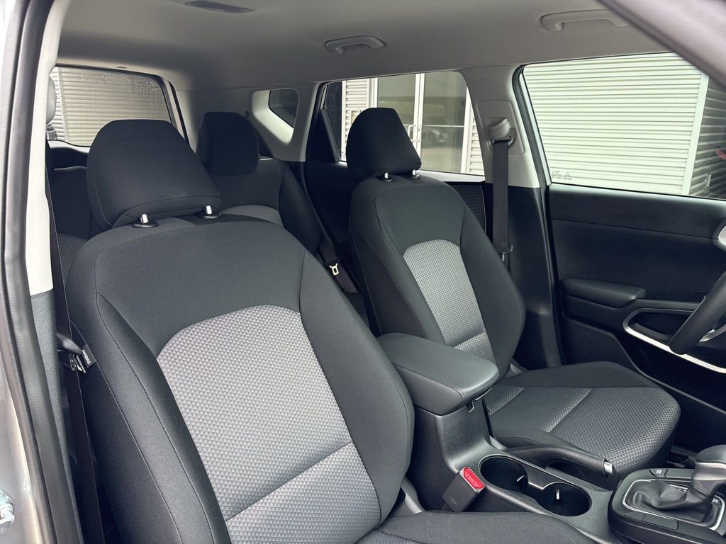 Used 2025 Kia Soul LX image 16
