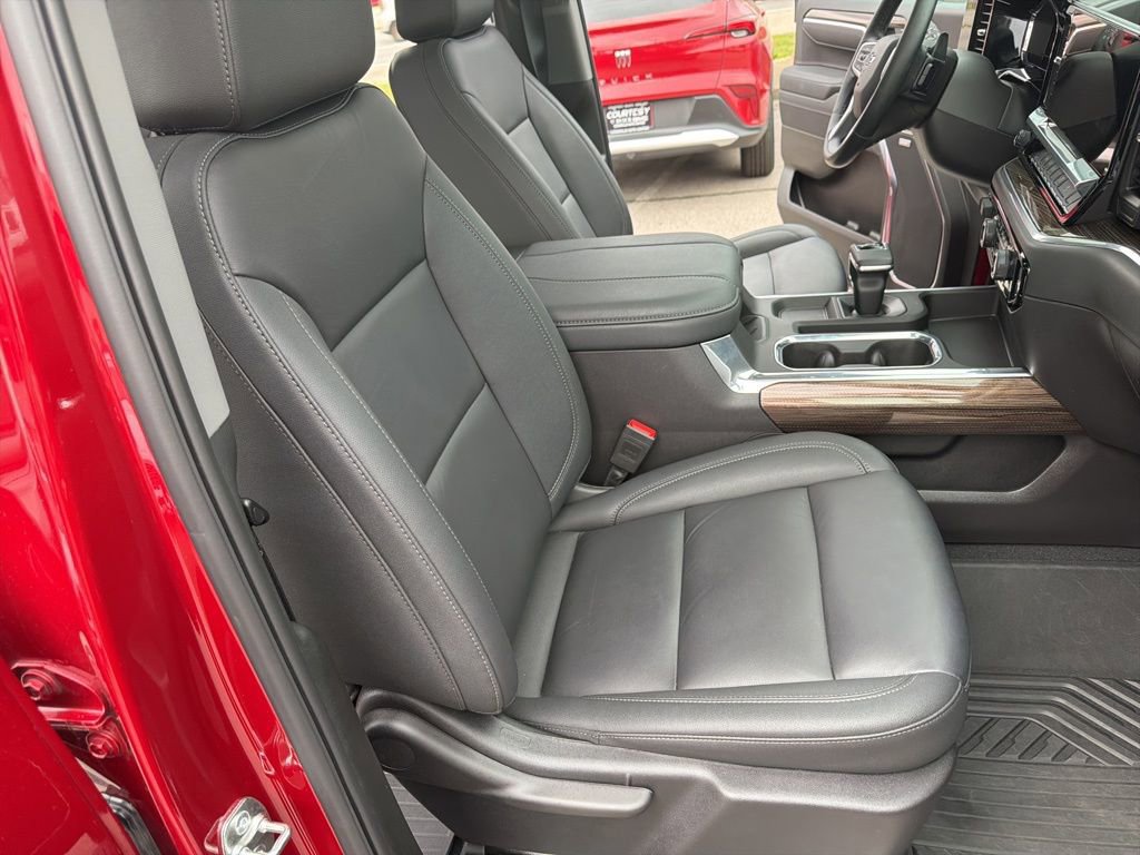 Used 2025 Chevrolet Silverado 1500 LT Trail Boss w/ Convenience Package II AWD/4WD image 11