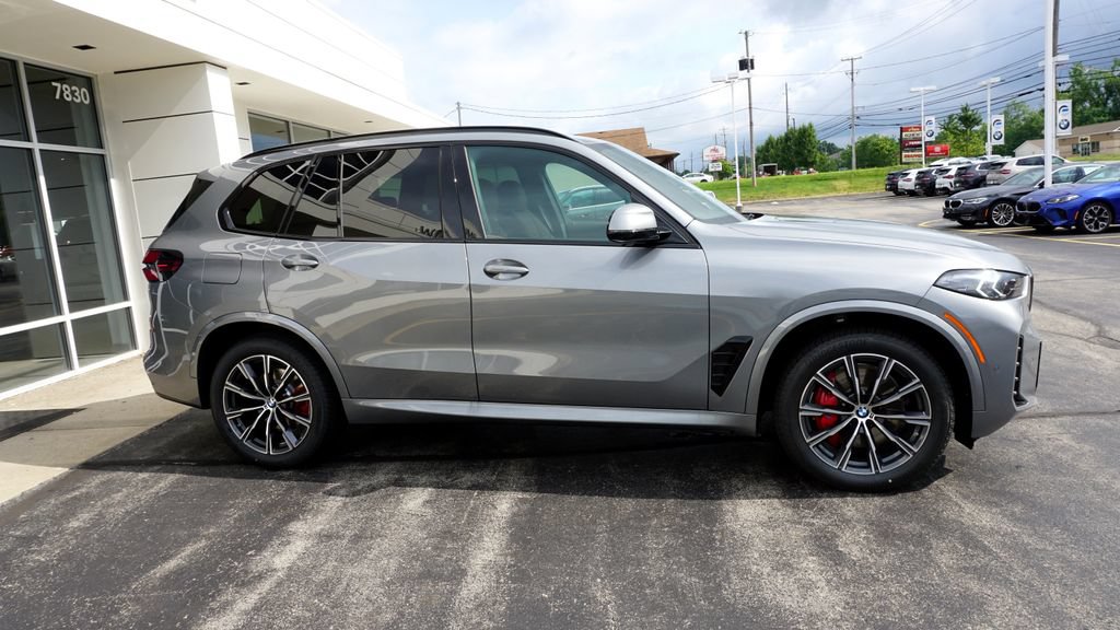 New 2026 BMW X5 xDrive40i w/ M Sport Package AWD/4WD image 4
