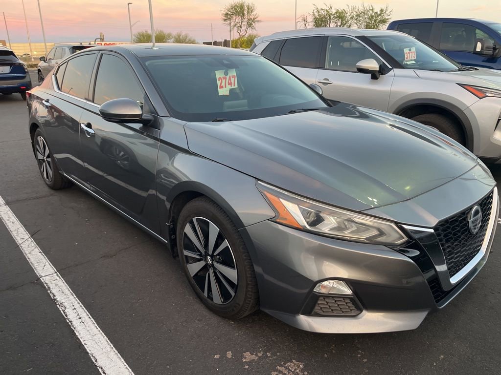 Certified 2021 Nissan Altima 2.5 SV w/ SV Premium Package image 3