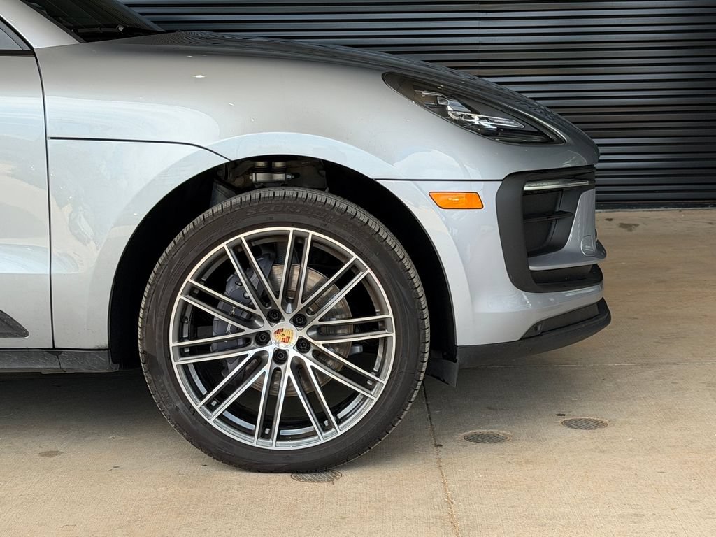 Certified 2026 Porsche Macan AWD/4WD image 11