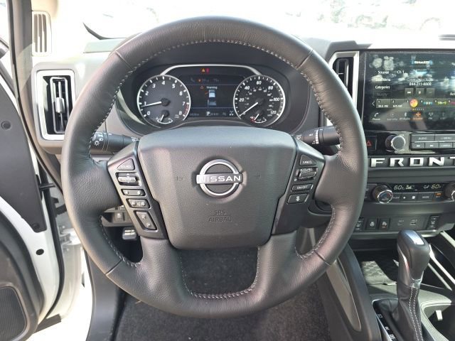 Used 2025 Nissan Frontier SV w/ SV Convenience Package image 16