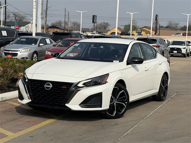 Used 2025 Nissan Altima 2.5 SR image 2