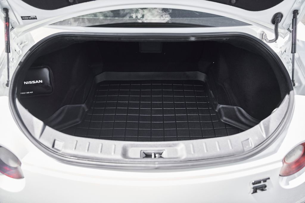 Used 2021 Nissan GT-R Premium image 25