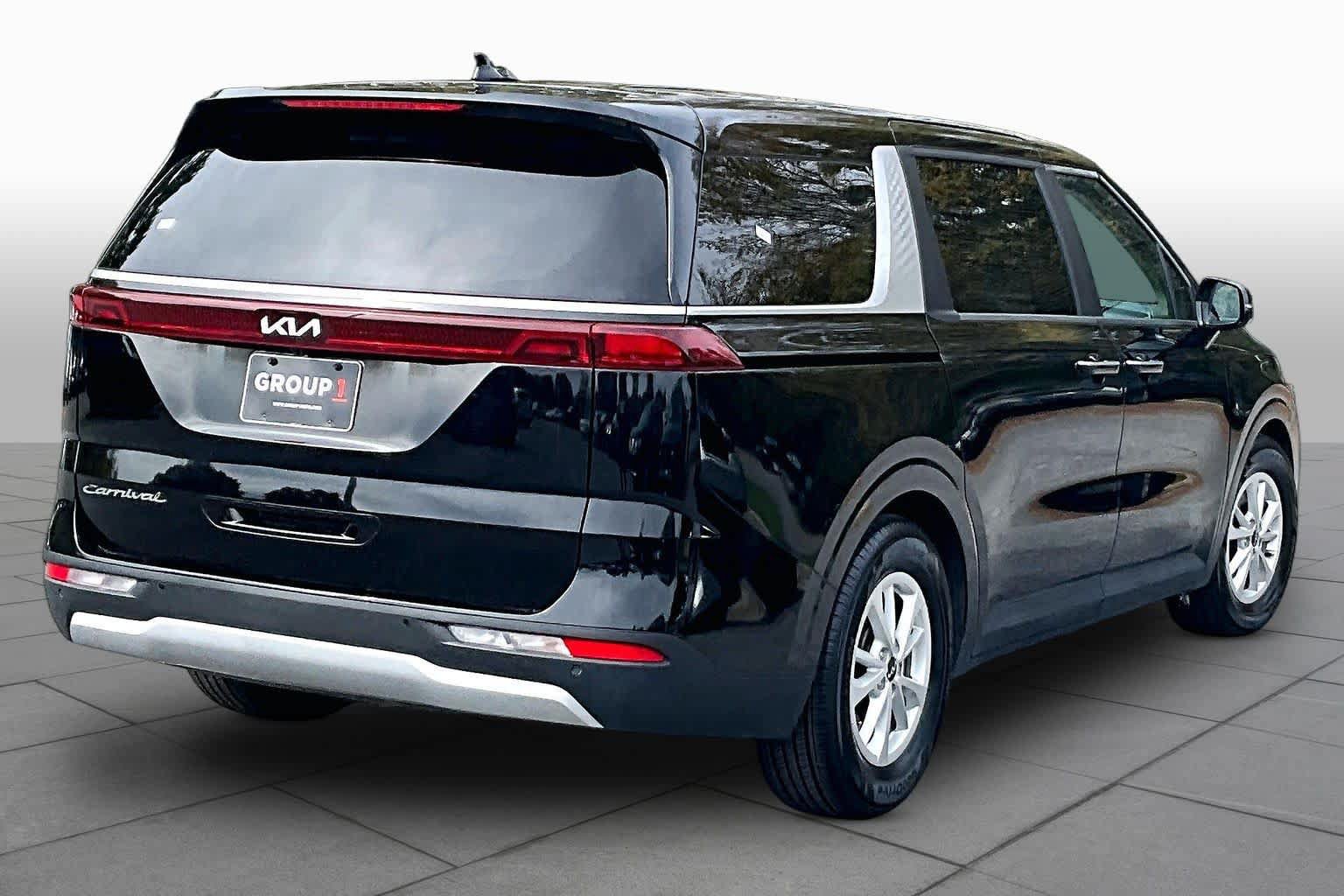 Used 2022 Kia Carnival LX FWD image 12