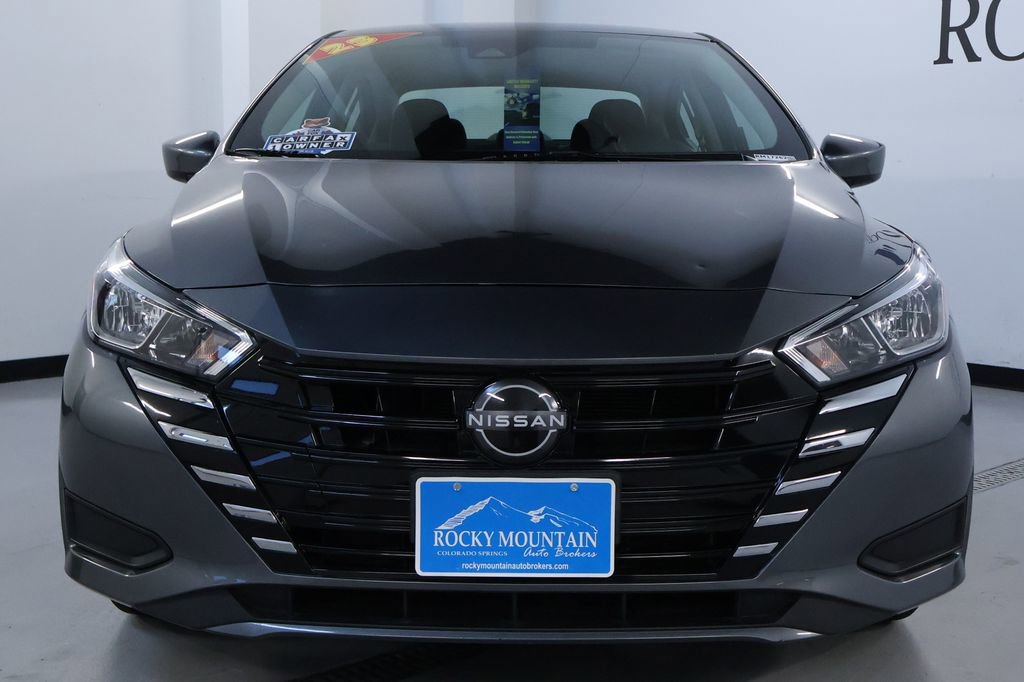 Used 2023 Nissan Versa SV image 2