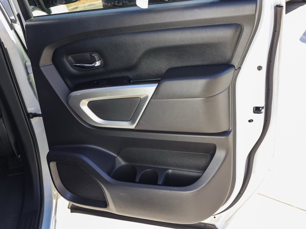 Used 2023 Nissan Titan SV image 18