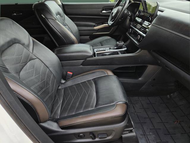 Used 2023 Nissan Pathfinder Platinum FWD image 9