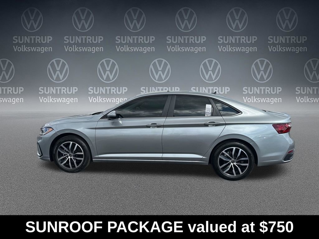 Used 2025 Volkswagen Jetta SE w/ Sunroof Package FWD image 2