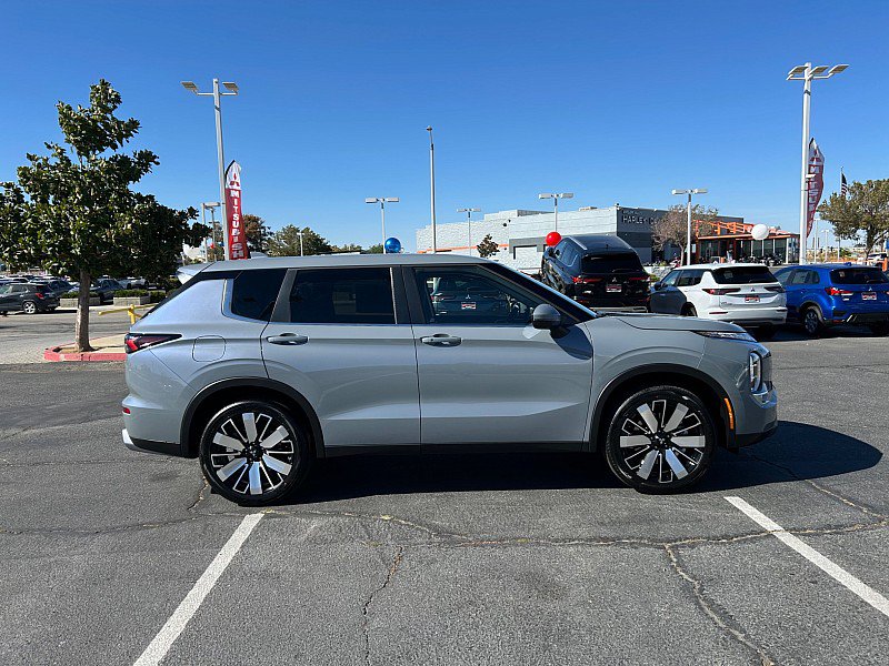 New 2026 Mitsubishi Outlander SE FWD image 6