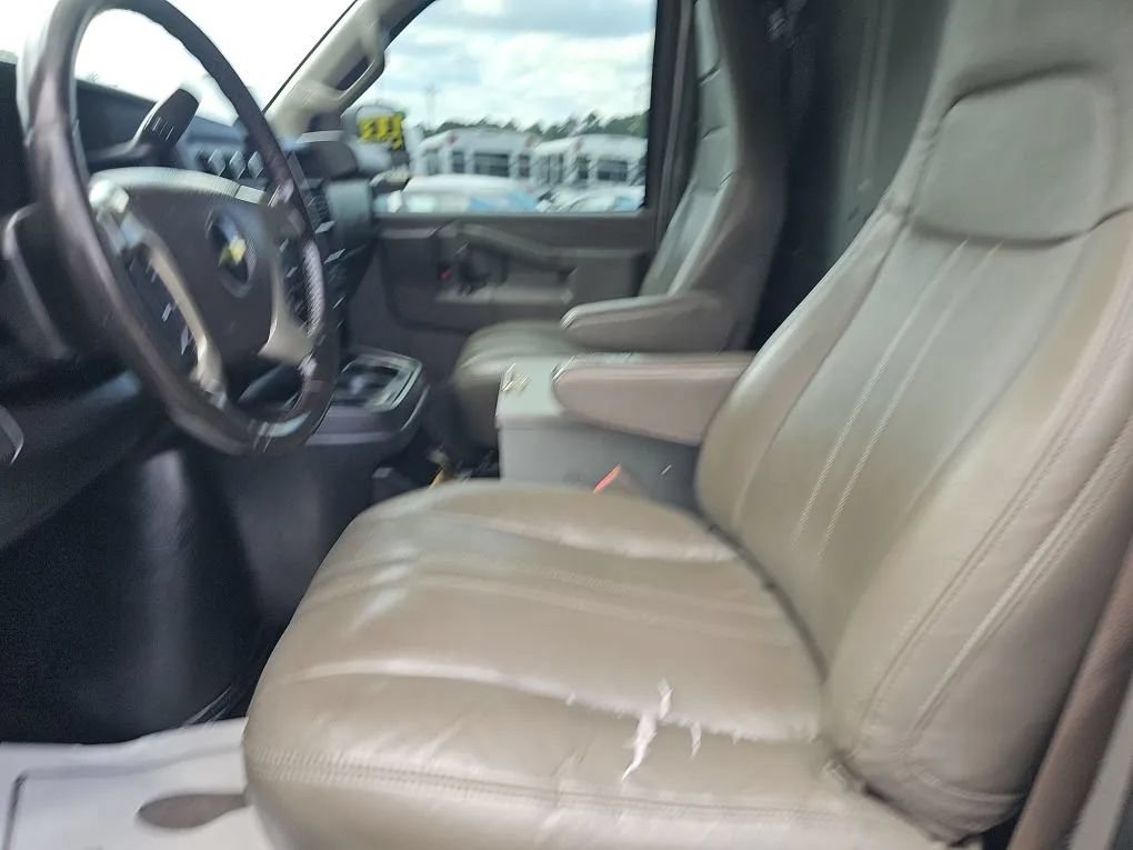 Used 2017 Chevrolet Express 3500 Extended RWD image 14