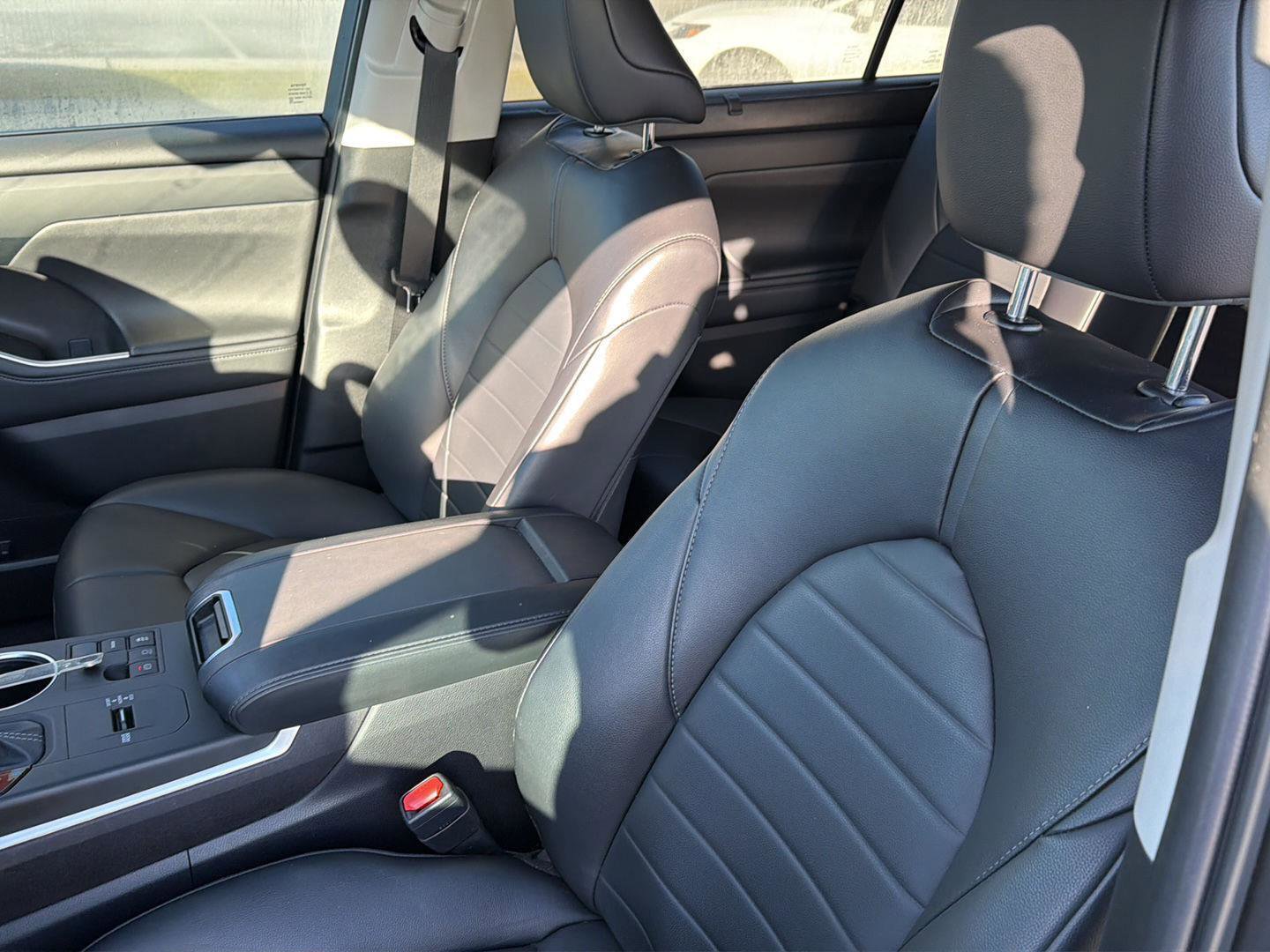 Certified 2024 Toyota Highlander XLE FWD image 30
