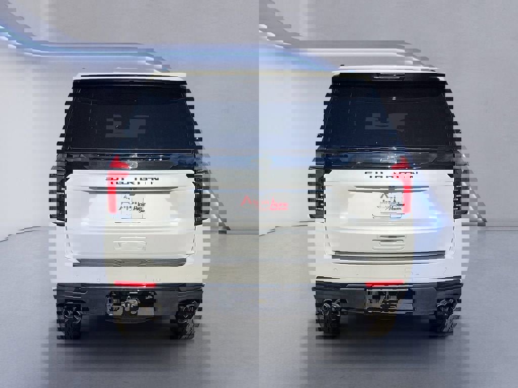 Used 2025 Chevrolet Suburban Z71 image 4