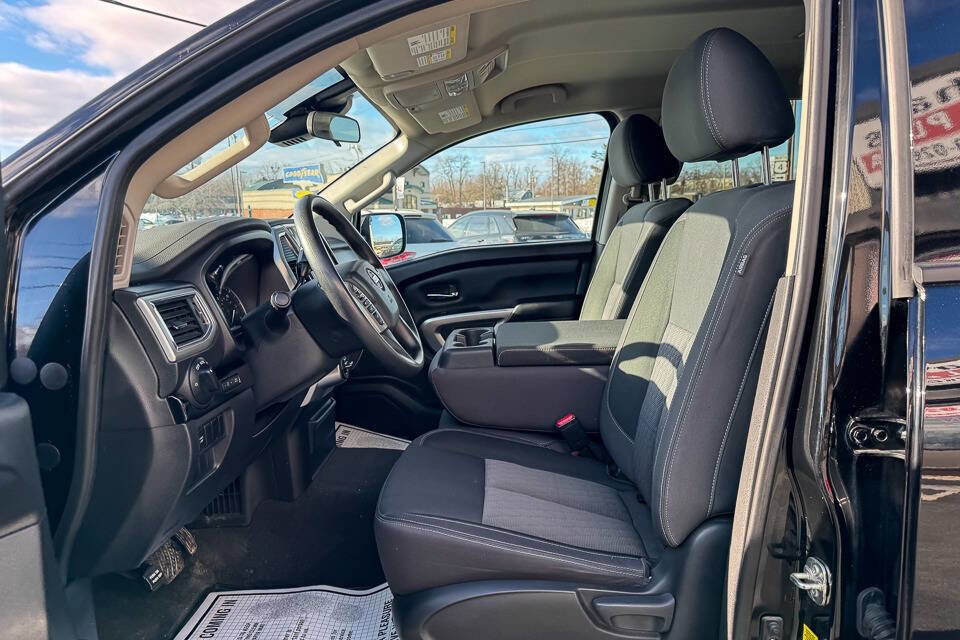 Used 2021 Nissan Titan SV w/ Accessory Utility Package image 20