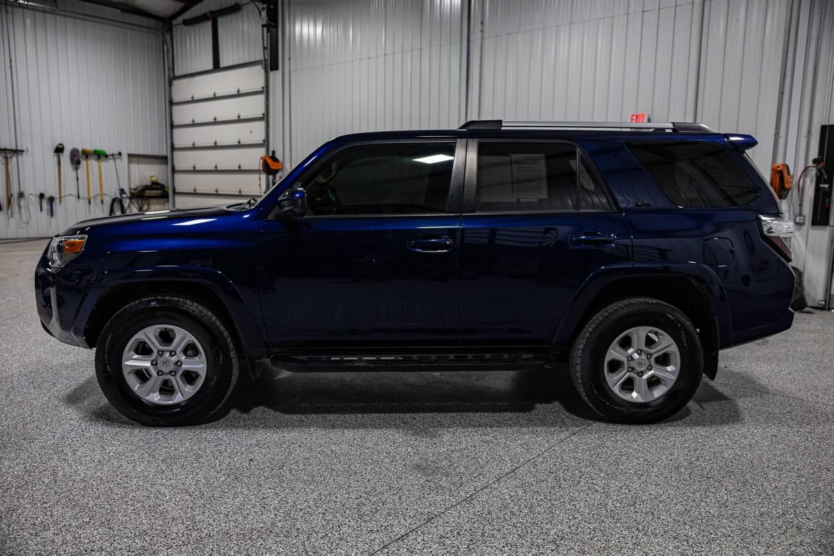 Used 2022 Toyota 4Runner SR5 AWD/4WD image 2