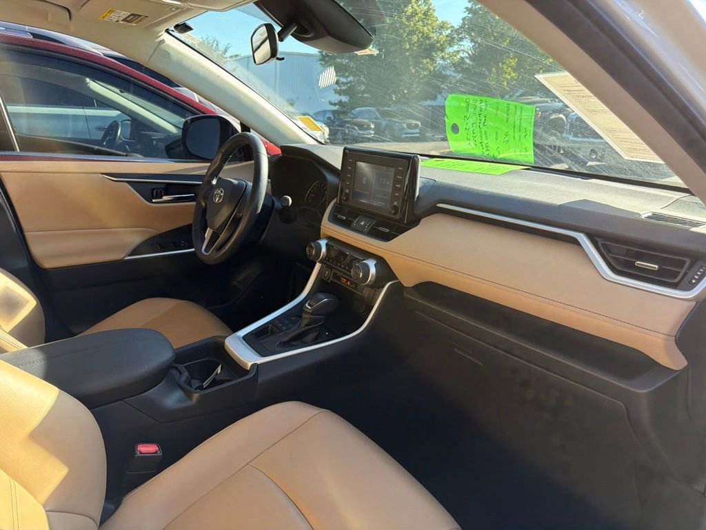 Used 2019 Toyota RAV4 XLE Premium AWD/4WD image 5
