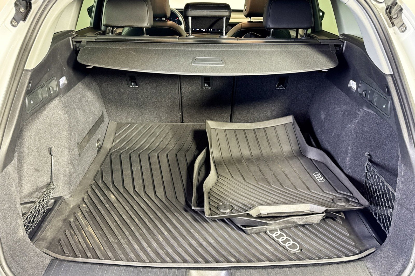 Used 2025 Audi Q6 e-tron Premium w/ Convenience Package image 24