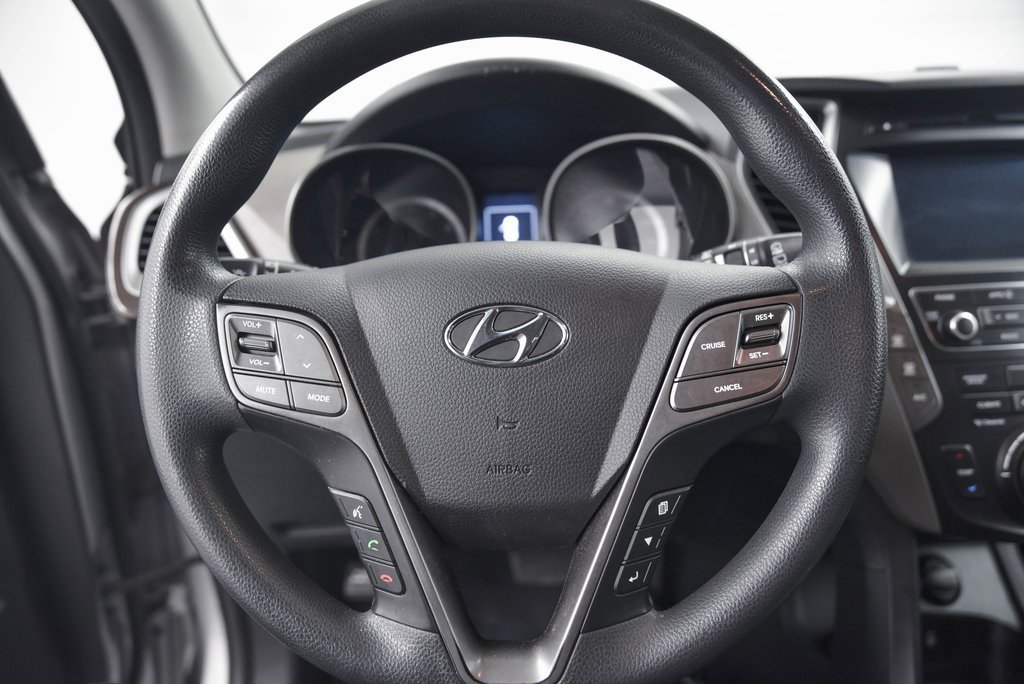 Used 2017 Hyundai Santa Fe SE image 16