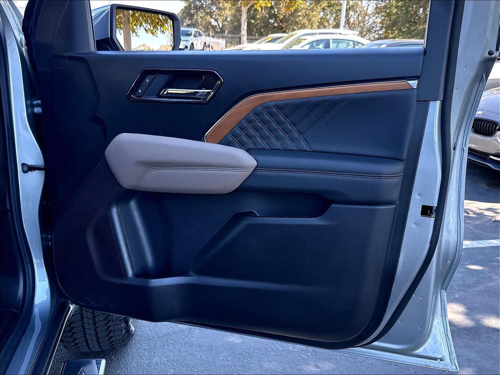 Used 2025 GMC Canyon Denali AWD/4WD image 28