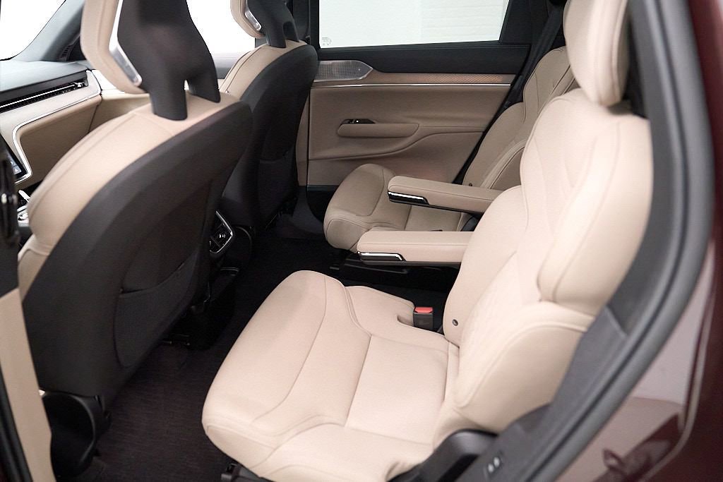 Certified 2025 Volvo EX90 Ultra AWD/4WD image 23