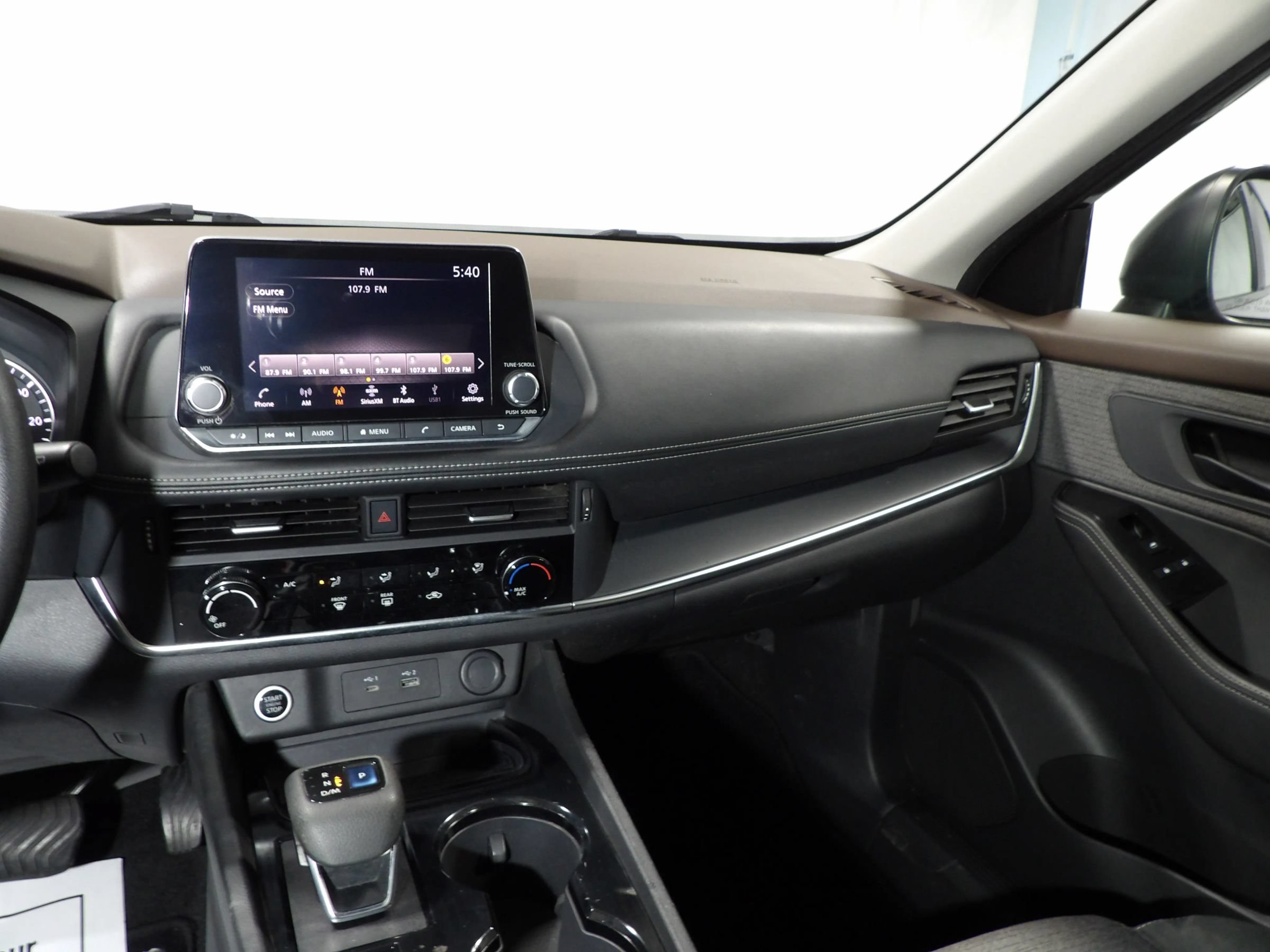Used 2022 Nissan Rogue S FWD image 13
