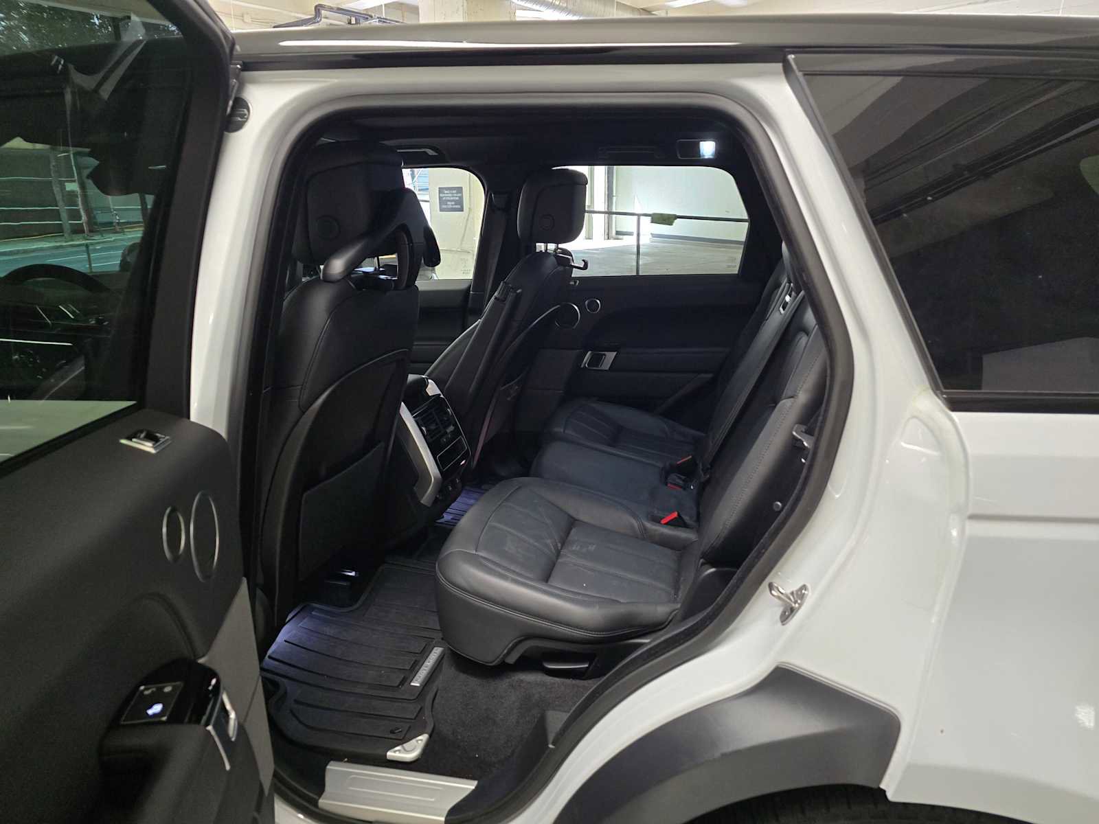 Used 2019 Land Rover Range Rover Sport HSE image 18