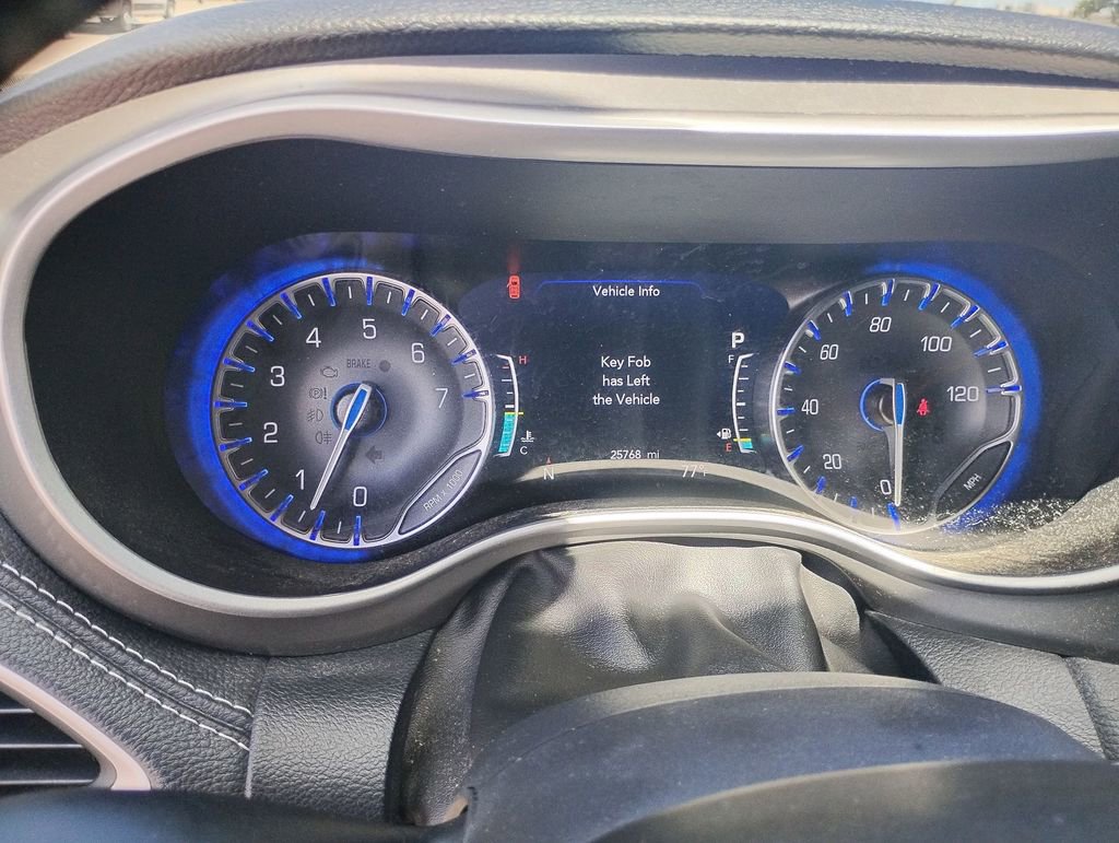 Used 2025 Chrysler Pacifica Select w/ Uconnect Theater Family Group AWD/4WD image 10