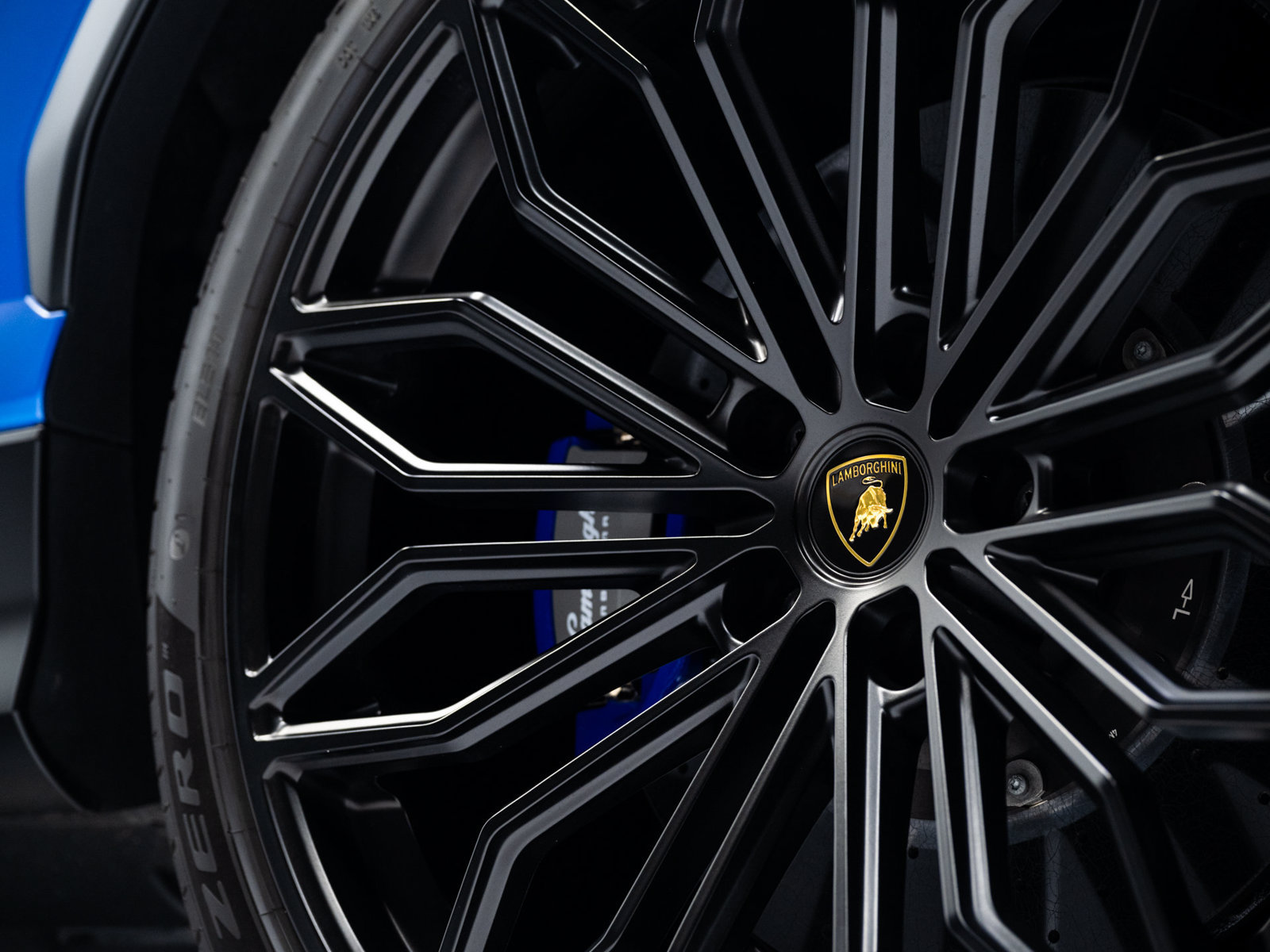 Used 2025 Lamborghini Urus SE AWD/4WD image 41