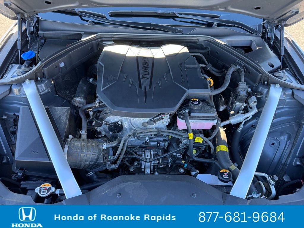 Used 2024 Genesis G70 2.5T image 8