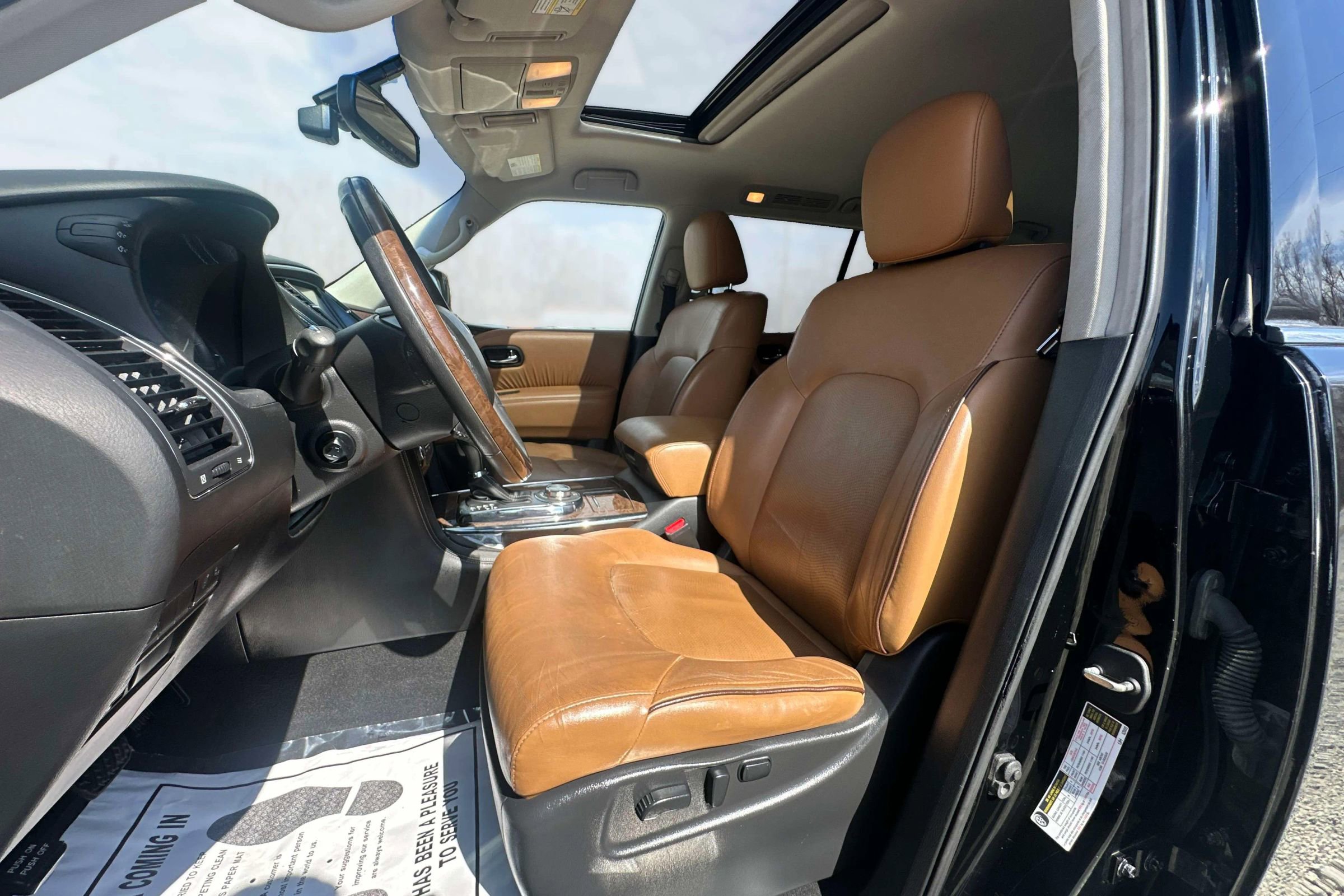 Used 2016 INFINITI QX80 4WD w/ Signature Edition Package image 13