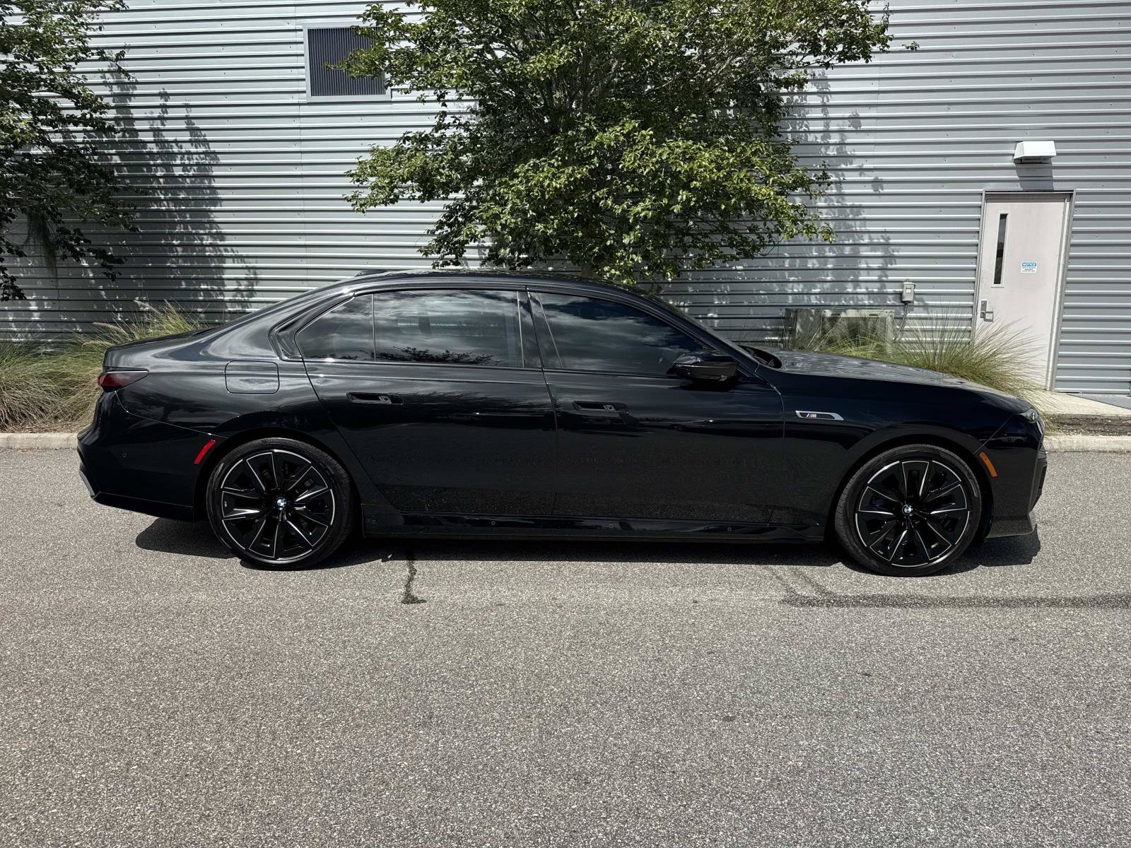 Used 2024 BMW i7 M70 w/ Executive Package AWD/4WD image 5